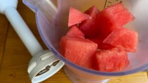 Ingredientes y equipo Lara hacer zumo de sandía