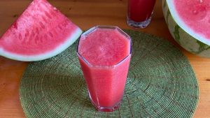 Zumo de sandía en vaso